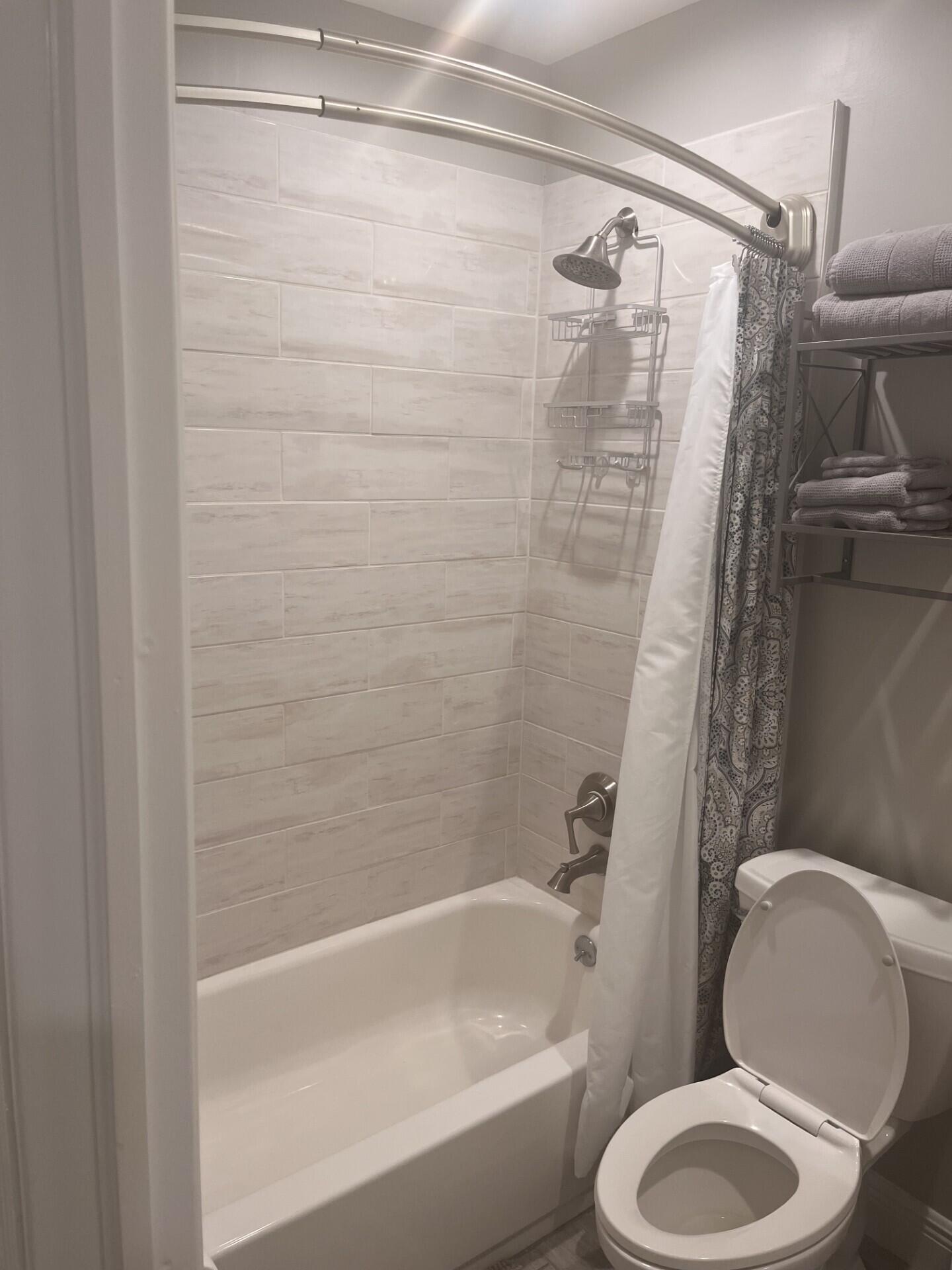 3125 Albatross Road, Unit B Delray Beach, FL 33444 - Photo 11 of 16 a bathroom with a toilet and a bathtub