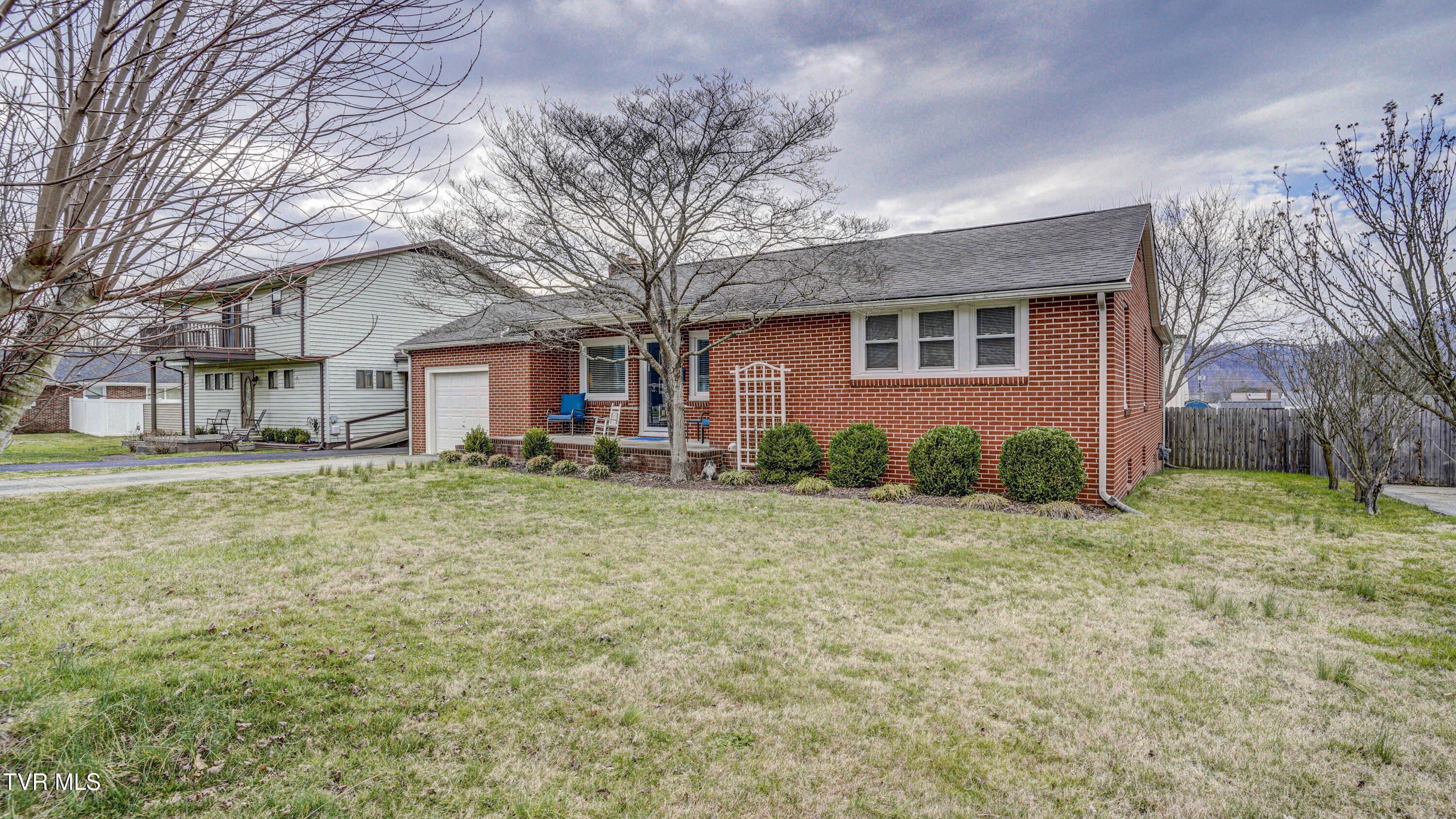 235 South Mohawk Drive Erwin, TN 37650 - Photo 3 of 50 _DSC0839_40_41_42_43