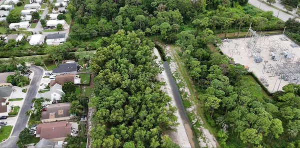 a view of a yard