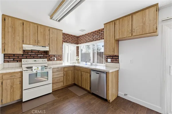$651,500 | 7035 Batavia Way, Riverside, CA 92503