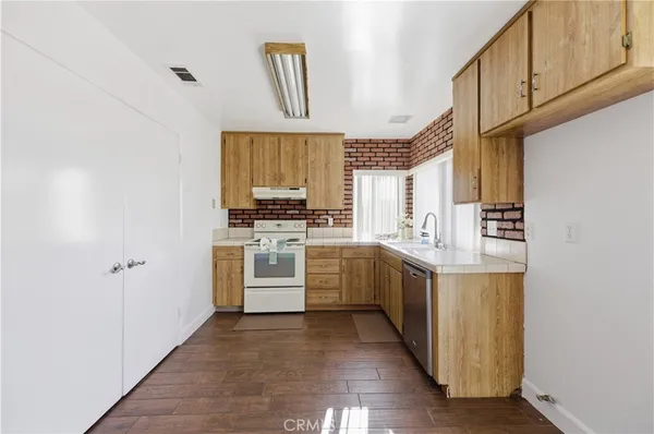 $651,500 | 7035 Batavia Way, Riverside, CA 92503