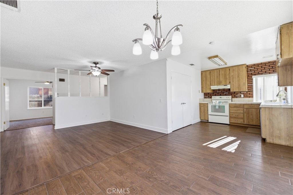 7035 Batavia Way Riverside, CA 92503 - Photo 9 of 26