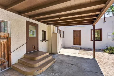 a view of an entryway of house