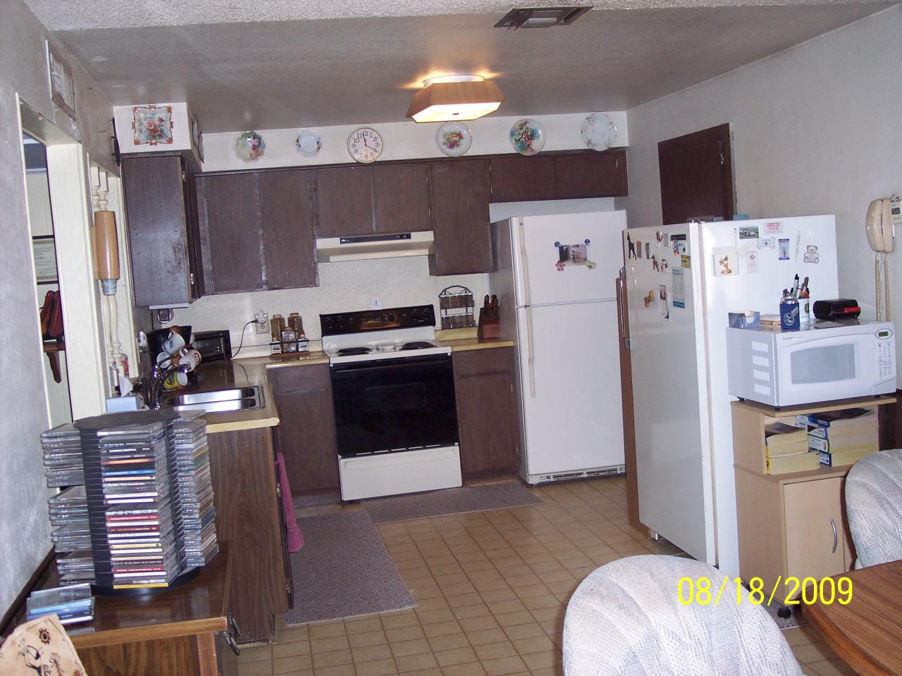 5653 West Hatcher Road Glendale, AZ 85302 - Photo 3 of 11 Kitchen...lots of room
