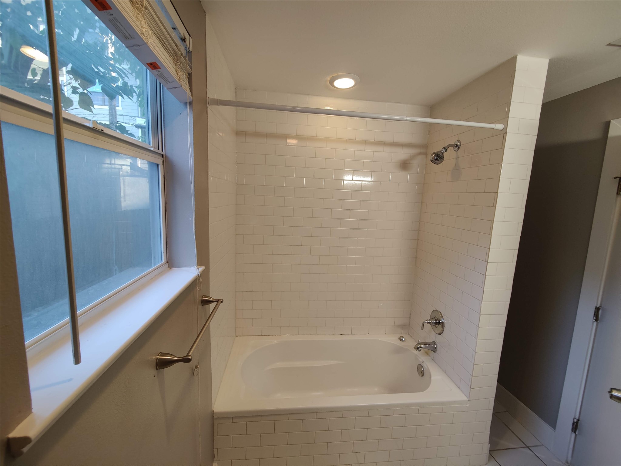 711 Graham Place, Unit A Austin, TX 78705 - Photo 9 of 12 Bathroom #2
