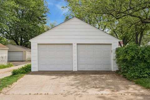 $499,000 | 3301 Brownlow Avenue, St. Louis Park, MN 55426