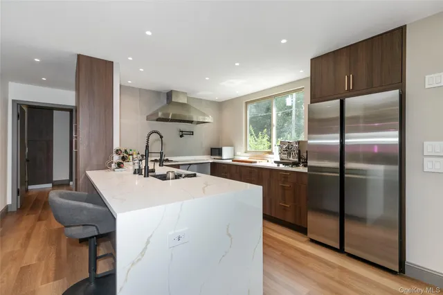 $1,128,000 | 65 Oak Ridge Lane, Albertson, NY 11507