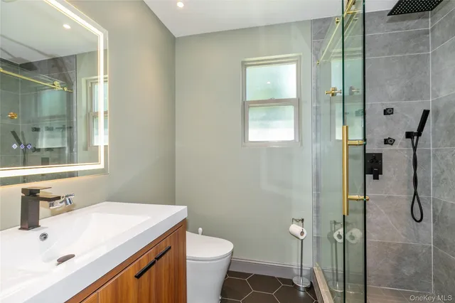 $1,128,000 | 65 Oak Ridge Lane, Albertson, NY 11507