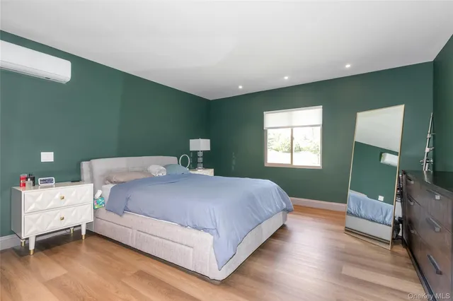 $1,128,000 | 65 Oak Ridge Lane, Albertson, NY 11507