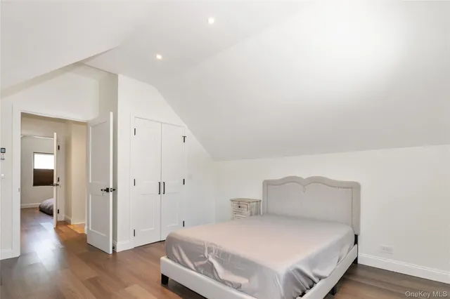 $1,128,000 | 65 Oak Ridge Lane, Albertson, NY 11507