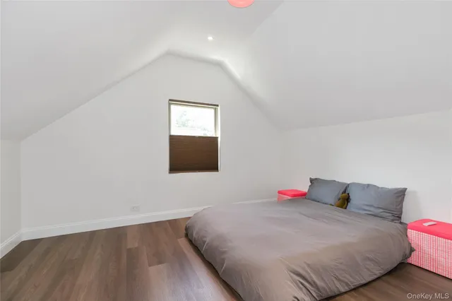 $1,128,000 | 65 Oak Ridge Lane, Albertson, NY 11507