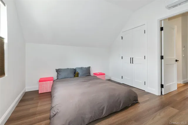 $1,128,000 | 65 Oak Ridge Lane, Albertson, NY 11507