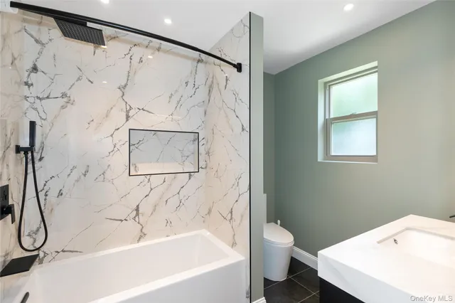 $1,128,000 | 65 Oak Ridge Lane, Albertson, NY 11507