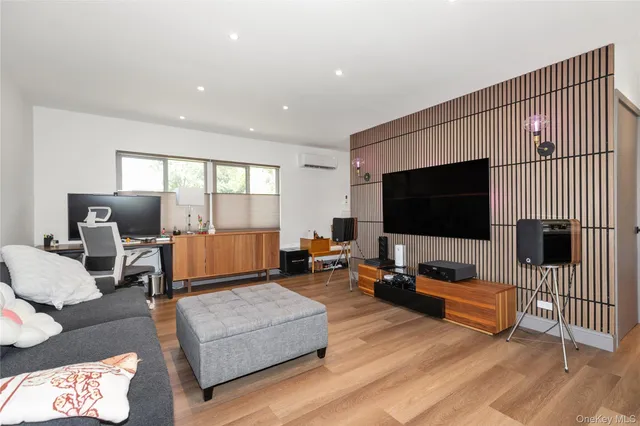 $1,128,000 | 65 Oak Ridge Lane, Albertson, NY 11507