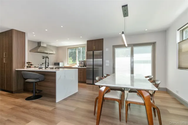 $1,128,000 | 65 Oak Ridge Lane, Albertson, NY 11507