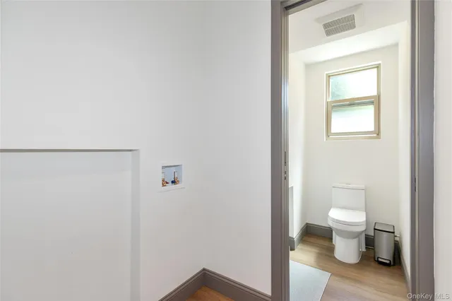 $1,128,000 | 65 Oak Ridge Lane, Albertson, NY 11507