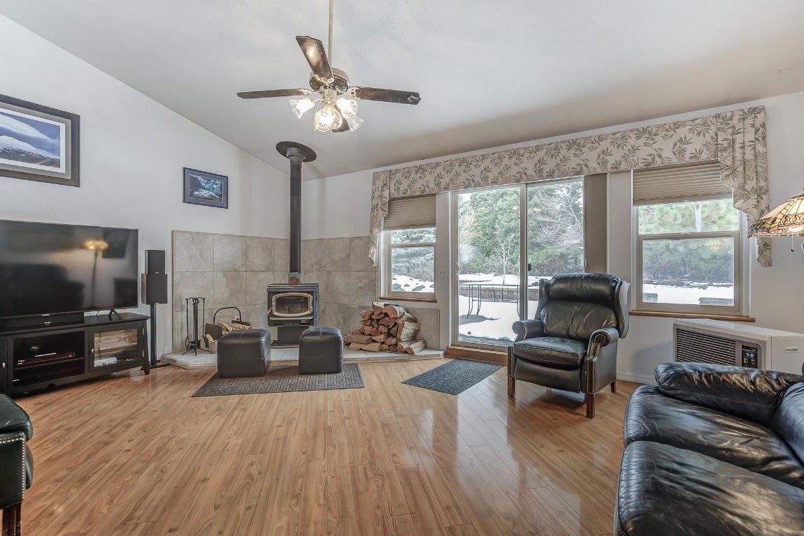 631 Skyview Road Mount Shasta, CA 96067 - Photo 4 of 50 Gallery Image 4