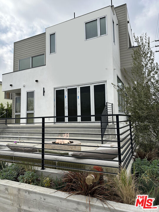 1900 20th Street, Unit B Santa Monica, CA 90404 - Photo 2 of 14