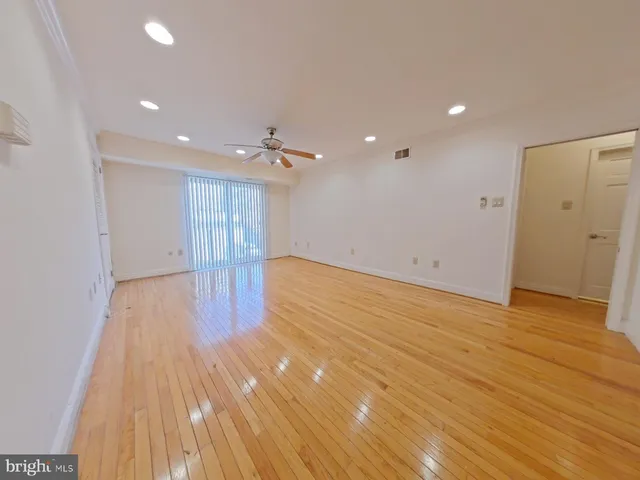 $2,500 | 610-12 Bainbridge Street, Unit 2, Philadelphia, PA 19147