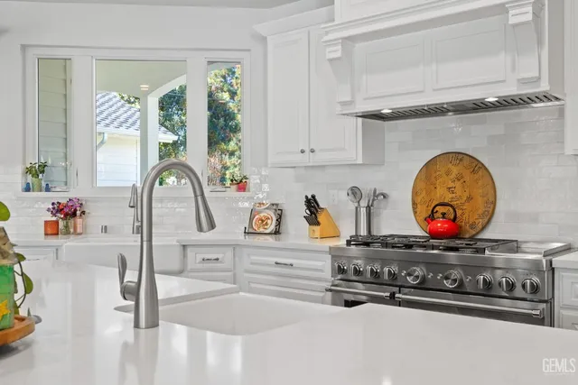 a view of a bedroom with wooden floor and closet