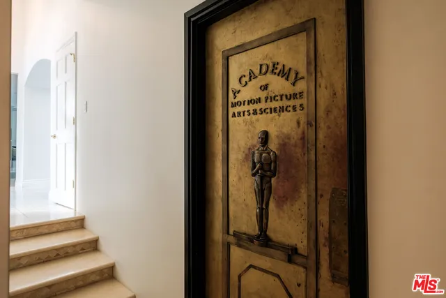 $25,000 | 18875 Pasadero Drive, Tarzana, CA 91356