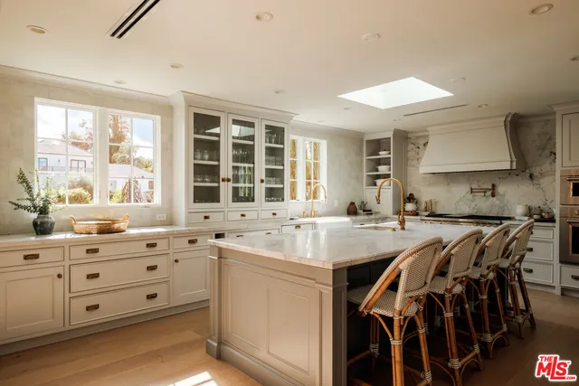 $25,000 | 18875 Pasadero Drive, Tarzana, CA 91356