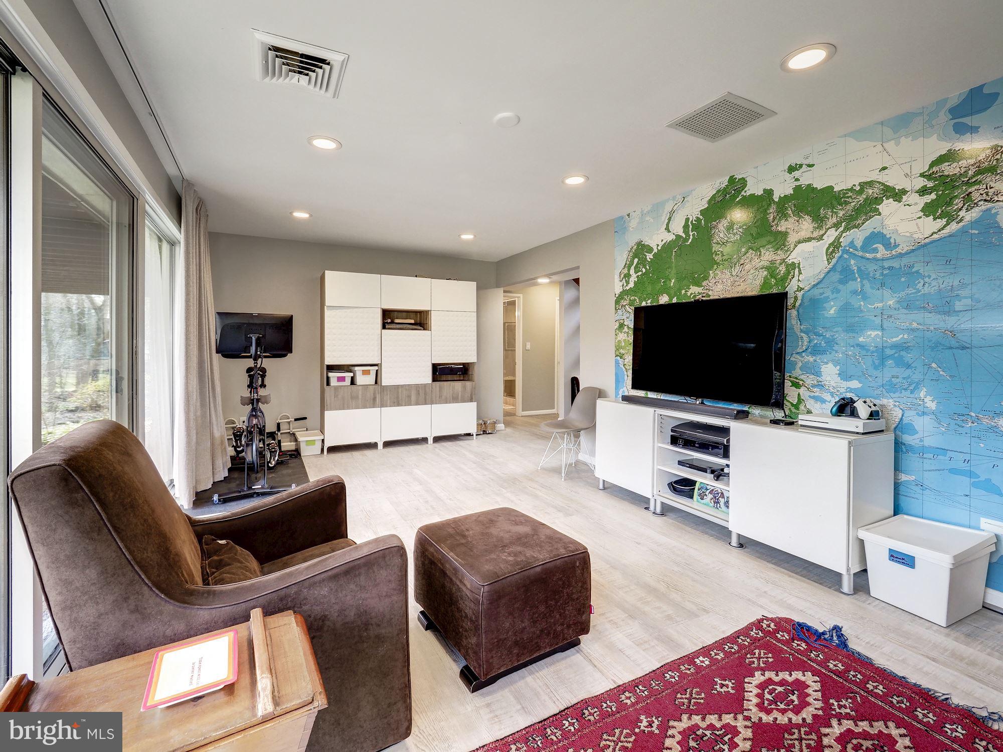6813 Persimmon Tree Road Bethesda, MD 20817 - Photo 18 of 23