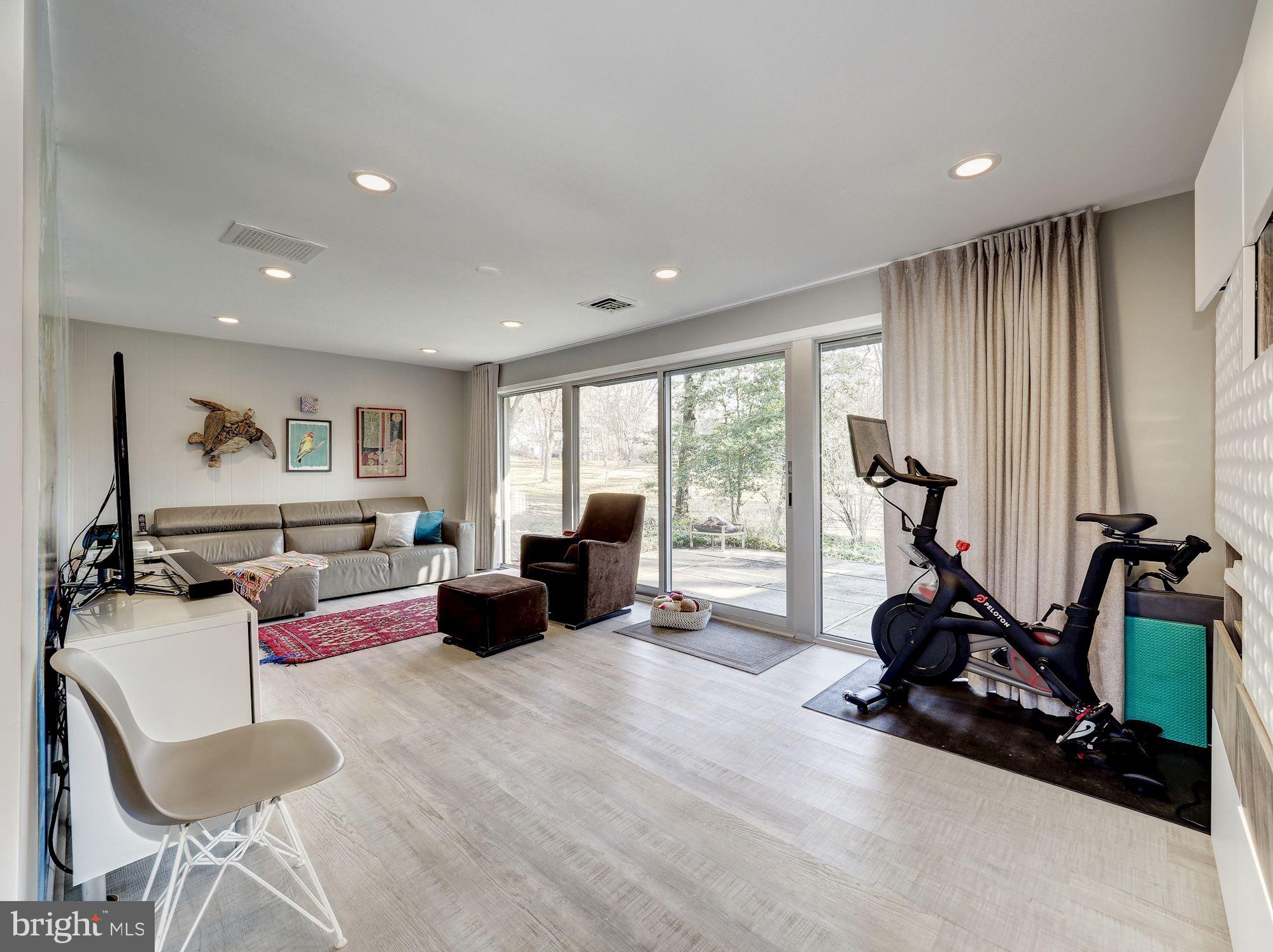 6813 Persimmon Tree Road Bethesda, MD 20817 - Photo 19 of 23