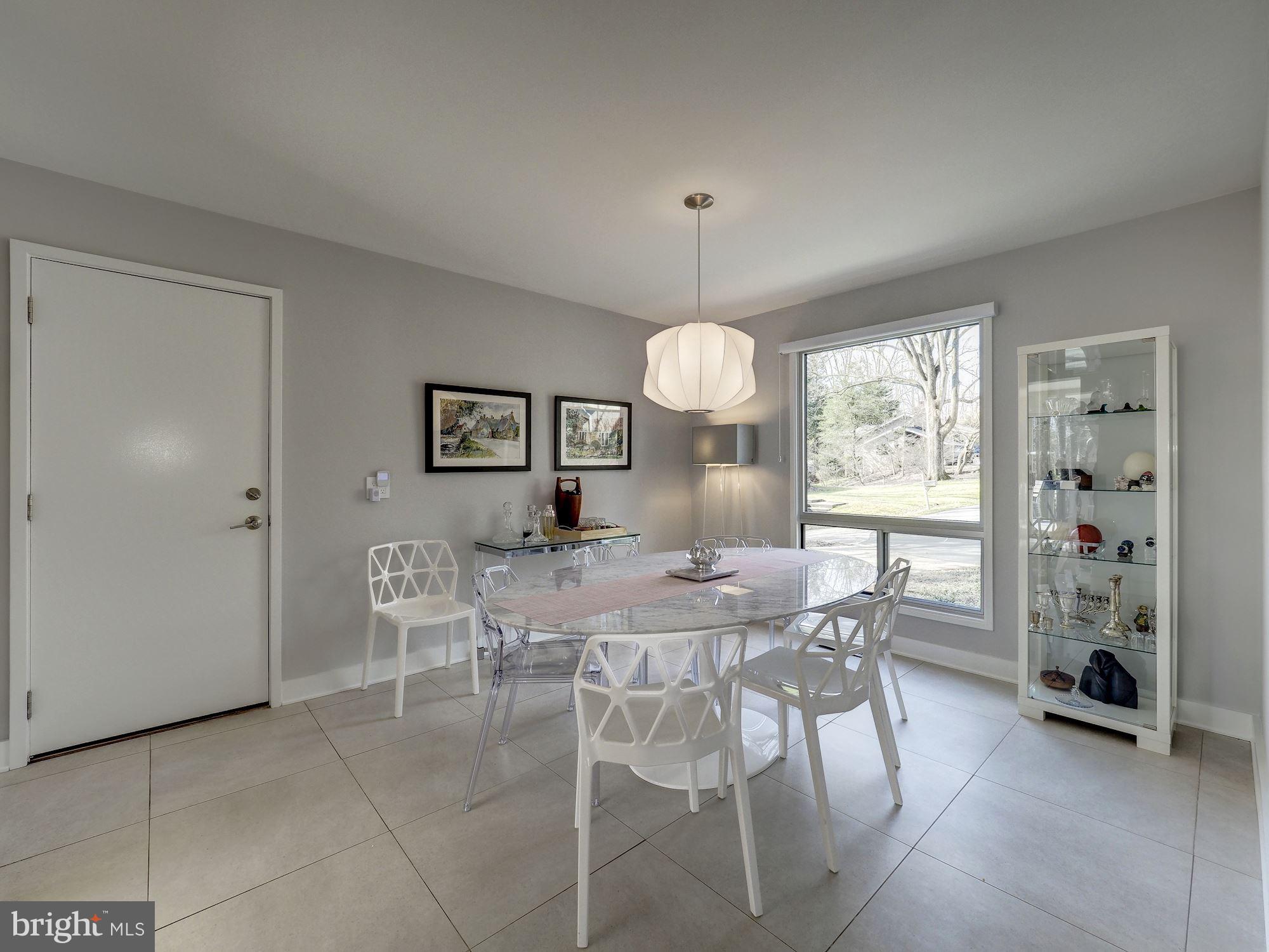 6813 Persimmon Tree Road Bethesda, MD 20817 - Photo 6 of 23