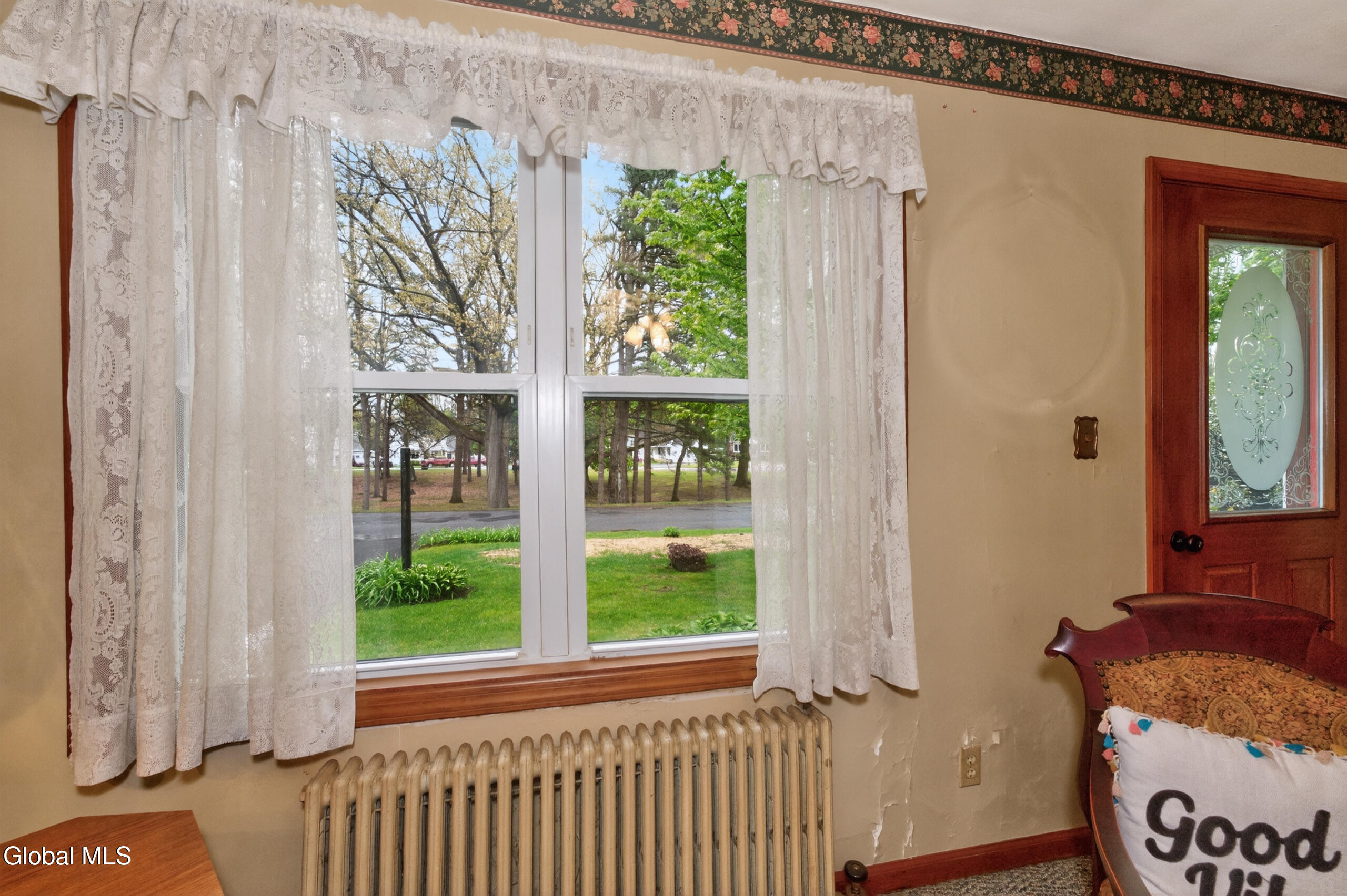 1026 Dudley Road Rotterdam, NY 12303 - Photo 11 of 38 2 Livingroom 4