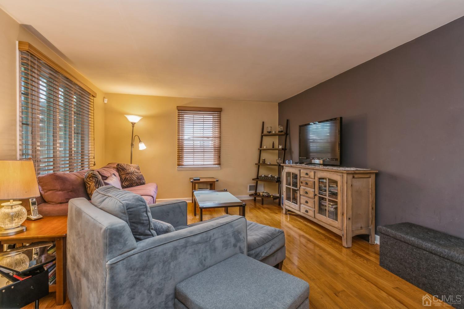 426 3rd Street Dunellen, NJ 08812 - Photo 4 of 27 Gallery Image 4
