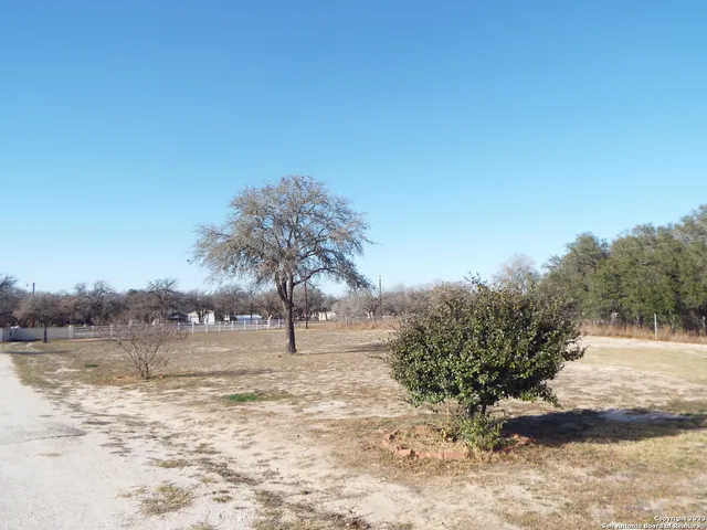 $3,400 | 414 Shannon Ridge Drive, Floresville, TX 78114