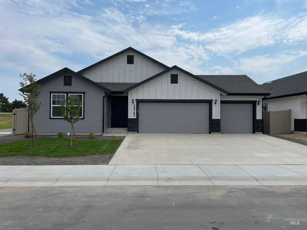 $424,990 | 1580 Southwest Silverstone Avenue, Mountain Home, ID 83647