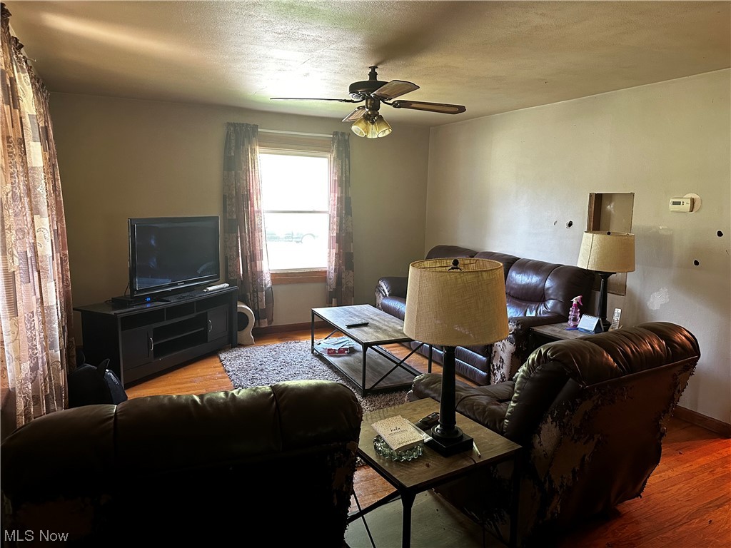 15419 Garfield Road Wakeman, OH 44889 - Photo 2 of 20 Living room