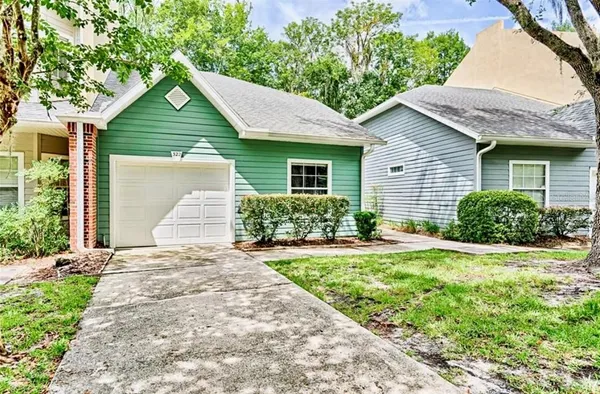 a view of a house with yard and plants