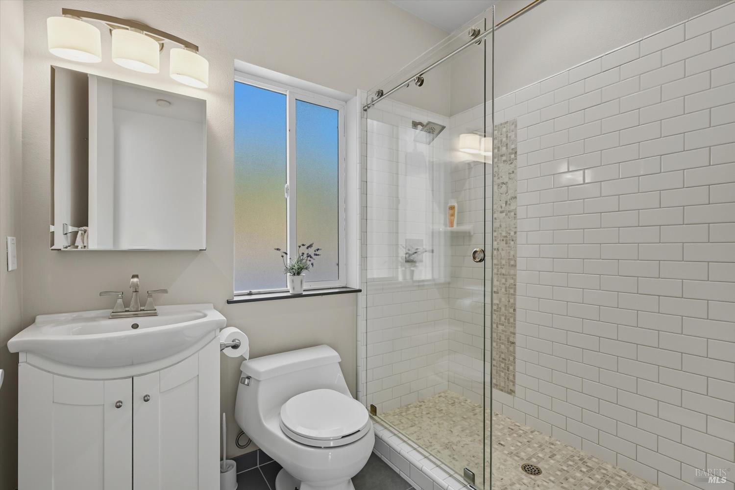 31000 Pine Mountain Road Cloverdale, CA 95425 - Photo 30 of 64 Bath of 2nd ensuite room in front.