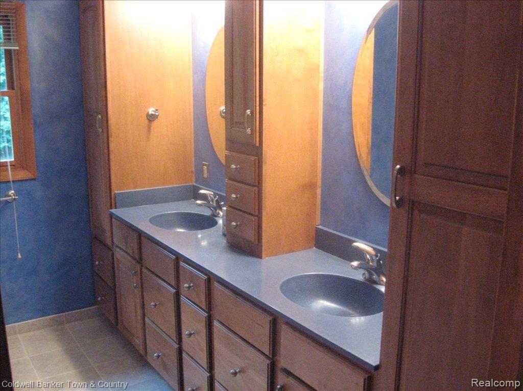 9380 Hyne Road Brighton, MI 48114 - Photo 12 of 19 9380 Hyne 012