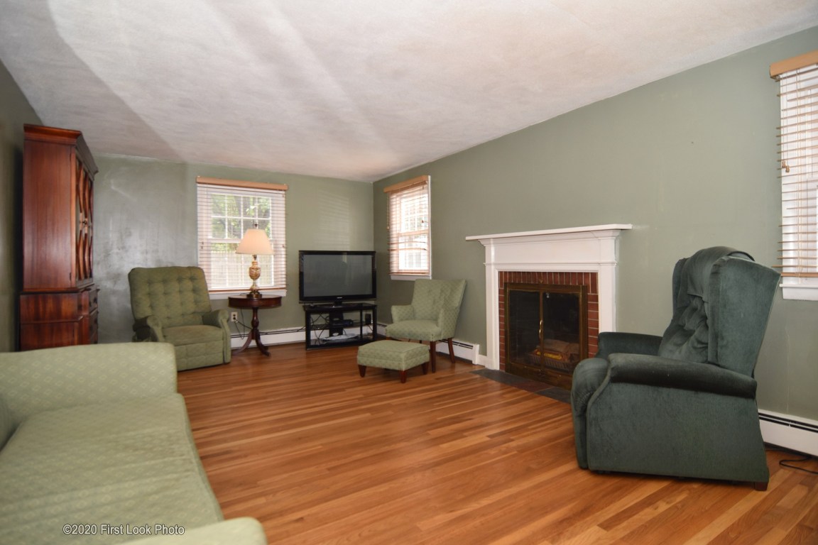 8 Floyd Road Warwick, RI 02888 - Photo 2 of 29 Gallery Image 2