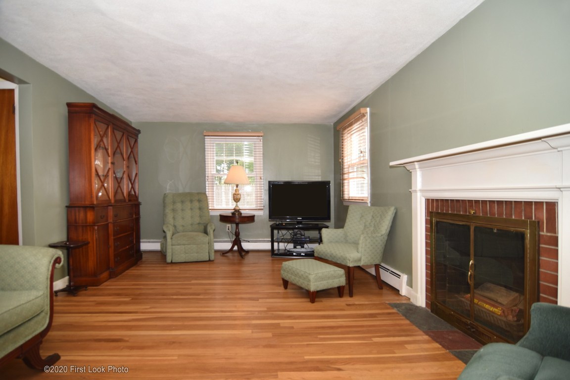 8 Floyd Road Warwick, RI 02888 - Photo 3 of 29 Gallery Image 3