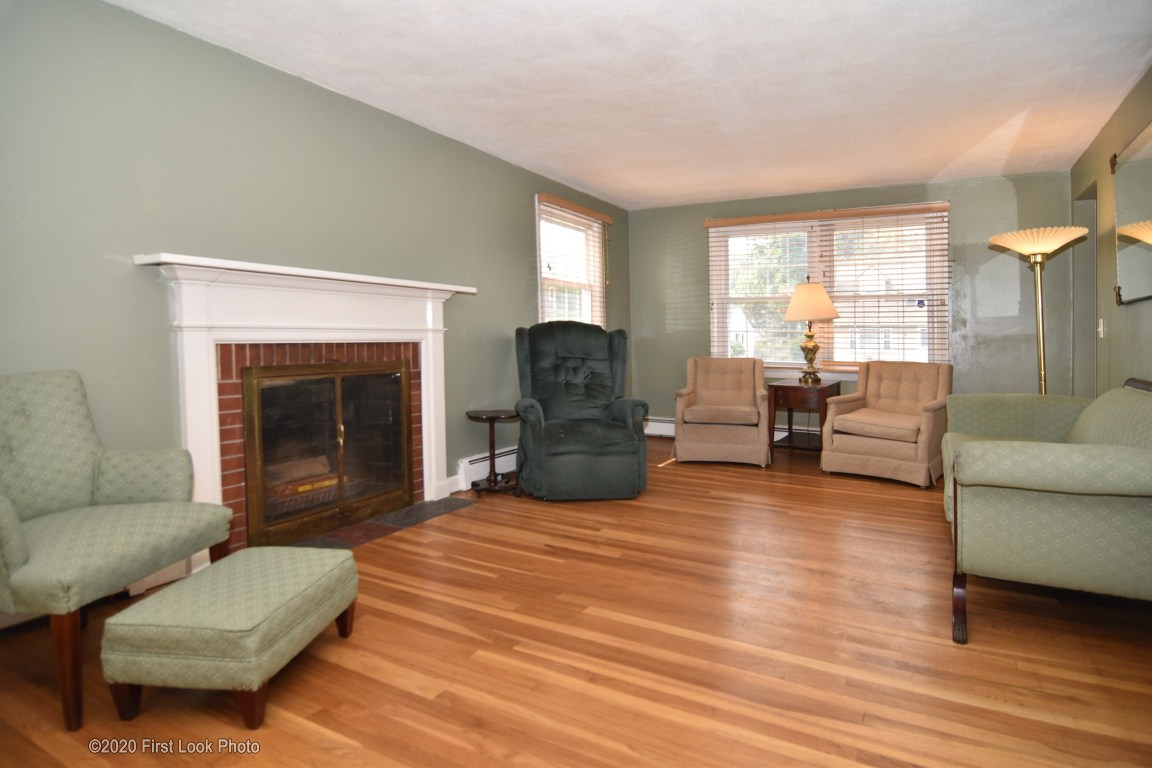 8 Floyd Road Warwick, RI 02888 - Photo 5 of 29 Gallery Image 5