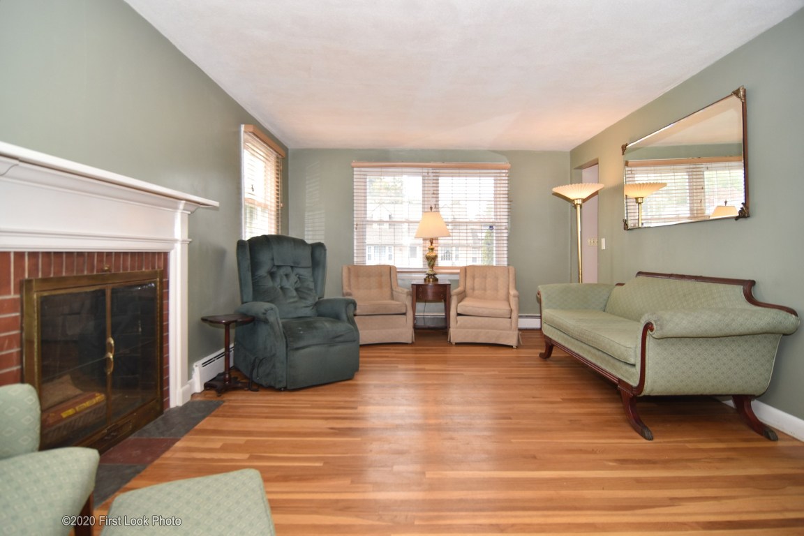 8 Floyd Road Warwick, RI 02888 - Photo 6 of 29 Gallery Image 6