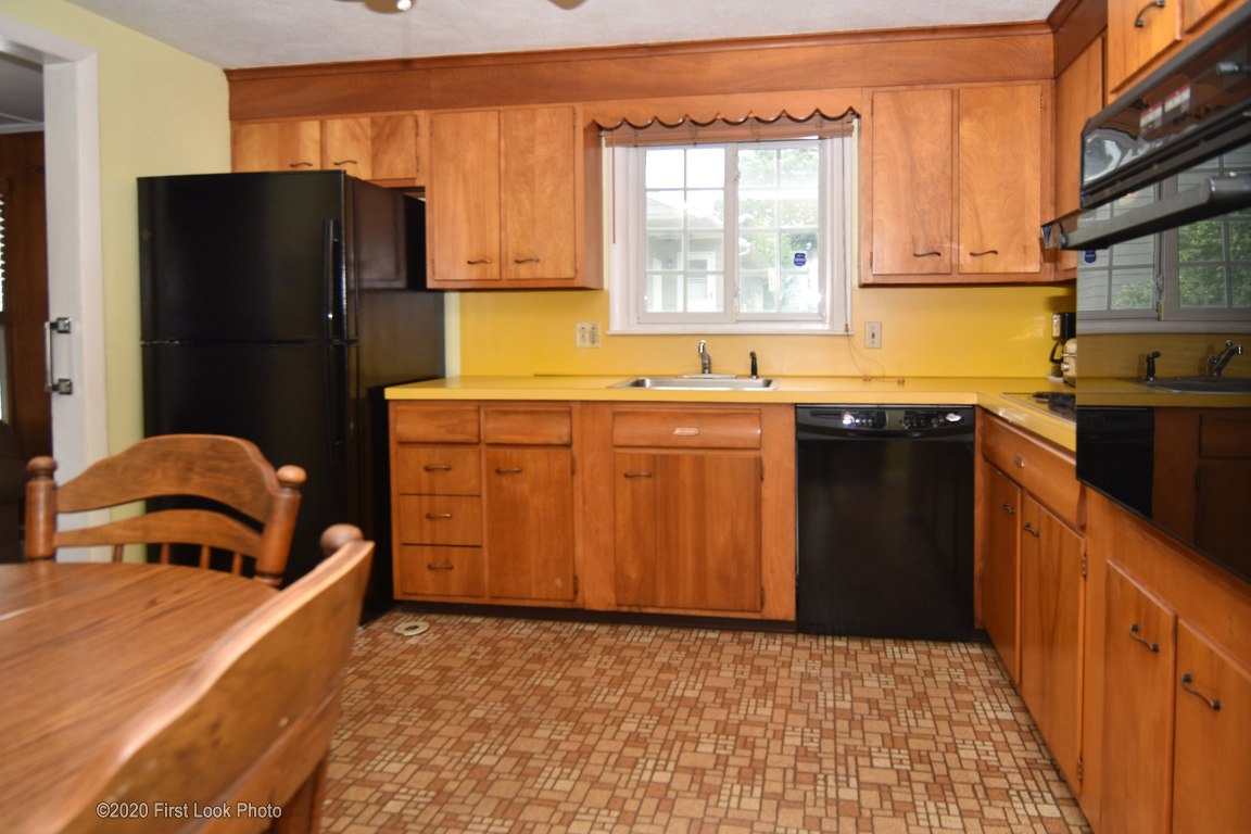 8 Floyd Road Warwick, RI 02888 - Photo 7 of 29 Gallery Image 7