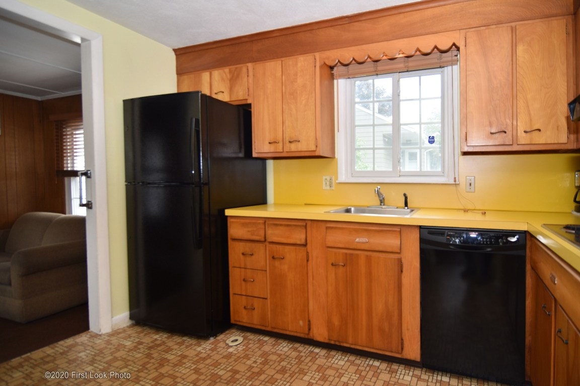 8 Floyd Road Warwick, RI 02888 - Photo 8 of 29 Gallery Image 8