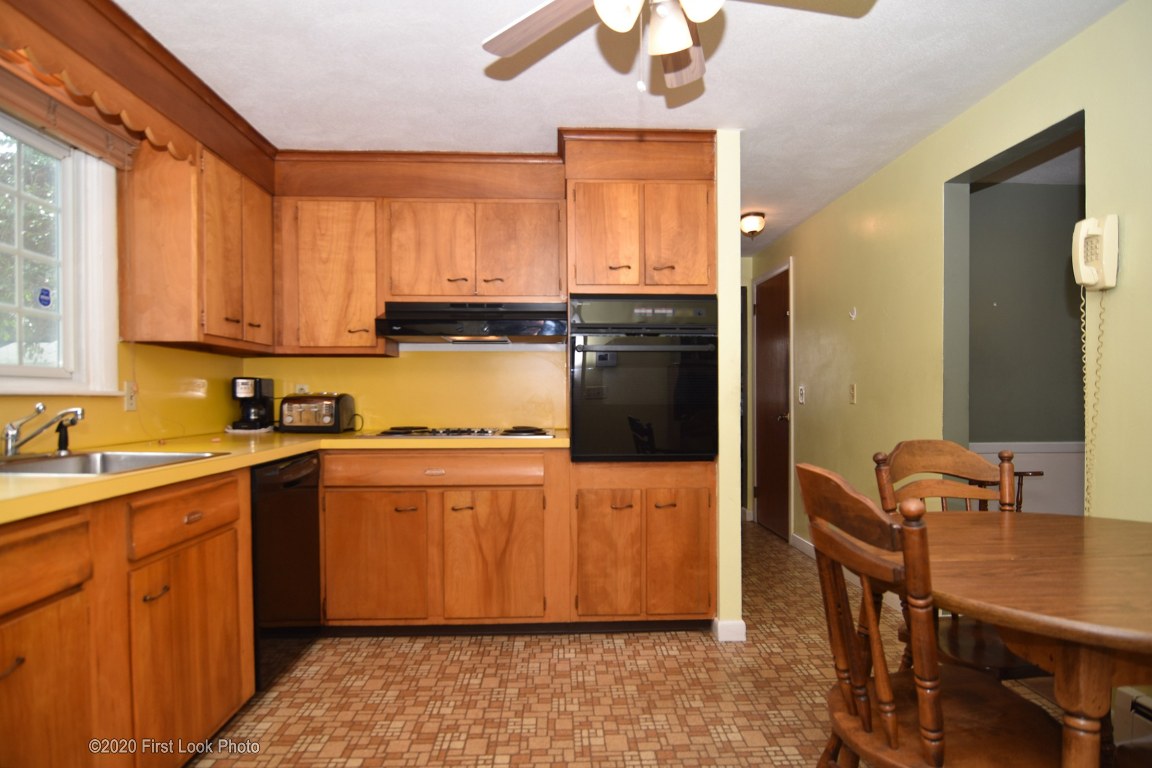 8 Floyd Road Warwick, RI 02888 - Photo 9 of 29 Gallery Image 9