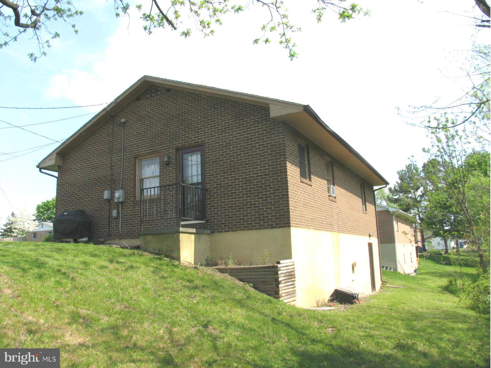119 Williamson Road Winchester, VA 22602 - Photo 4 of 19 Exterior (Rear)