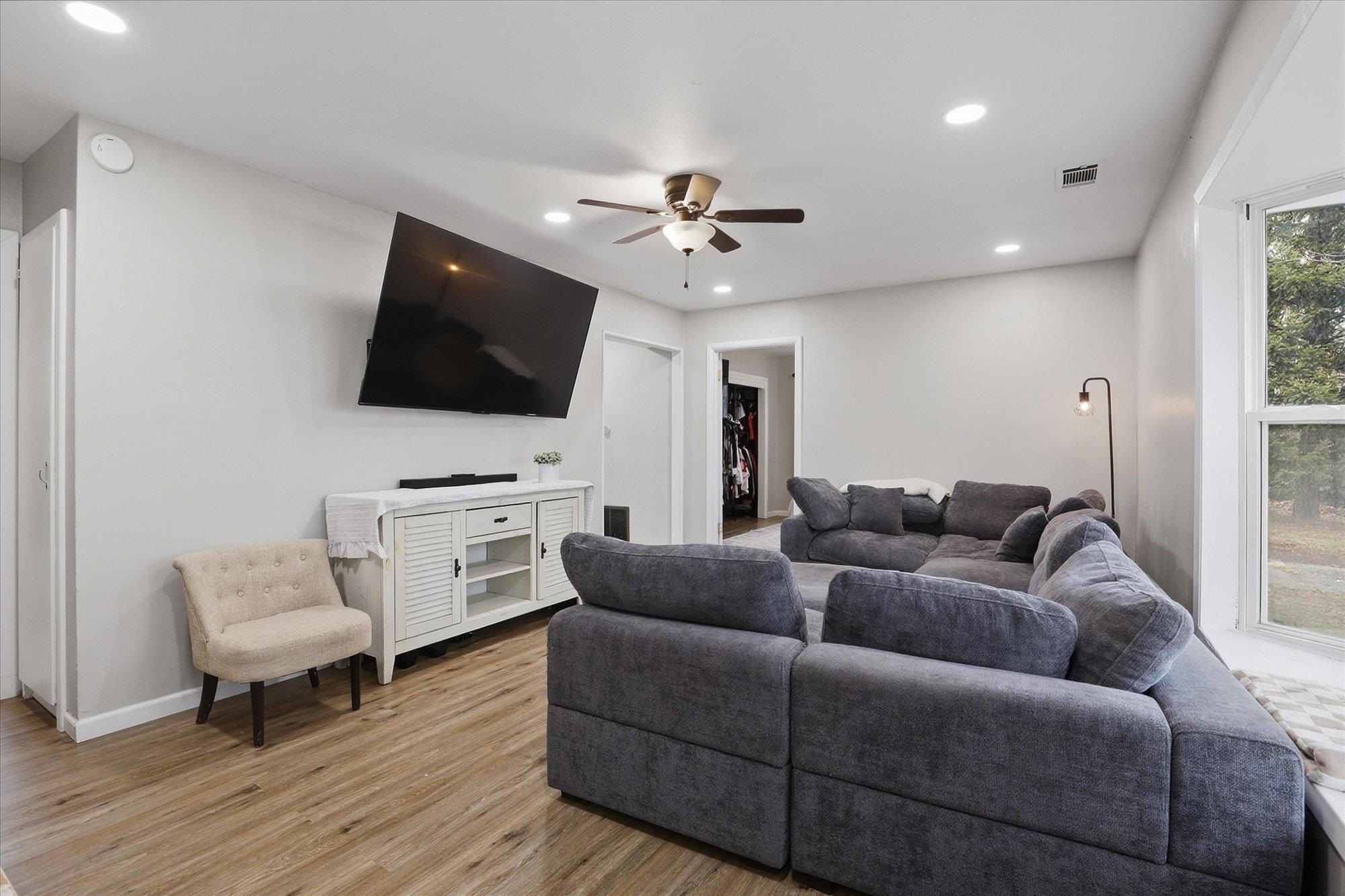 511 East Euclid Avenue Spokane, WA 99207 - Photo 4 of 45