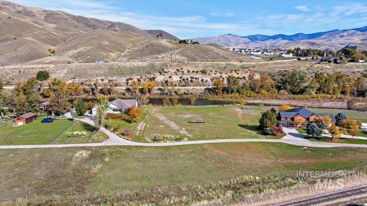 7 Mikylar Way Horseshoe Bend, ID 83629 - Photo 18 of 25 Aerial view of a mountainous background