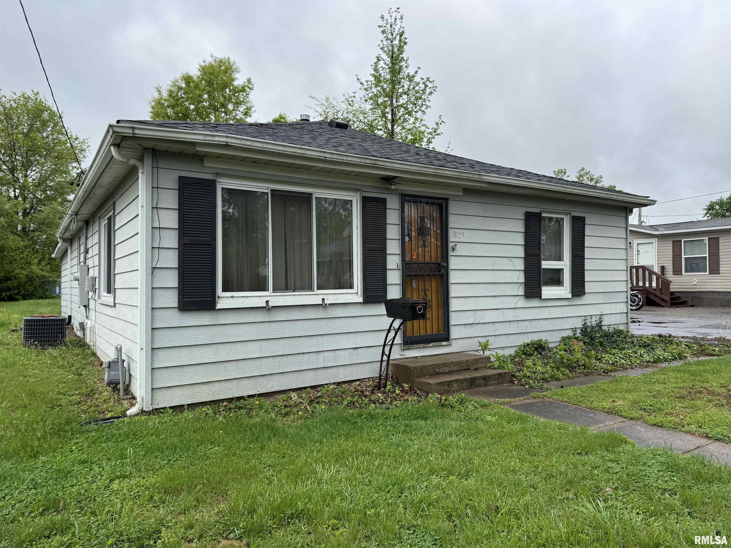 809 West Chestnut Street Marion, IL 62959 - Photo 1 of 18 Gallery Image 1