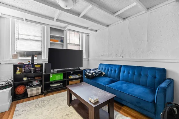 $2,200 | 19 South Russell, Unit 1, Boston, MA 02114