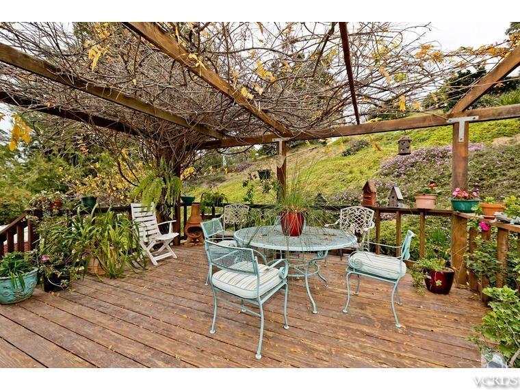 1145 Rambling Road Simi Valley, CA 93065 - Photo 21 of 30 a view of a outdoor space with a table and chairs